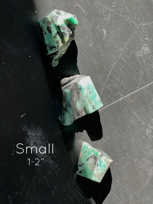 Crystals for love. Emerald in matrix. Sage and Salt. Crystals. Emerald meaning? 